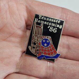 Vintage Tennessee Homecoming '86 Flag Rocking Chair Lapel Hat Tie Pin